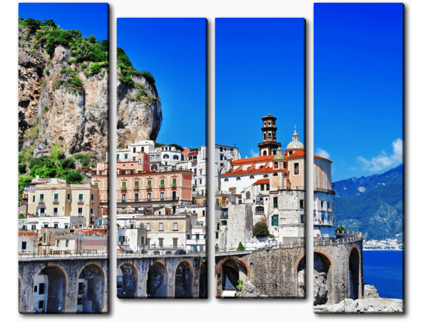 Городок у скалы